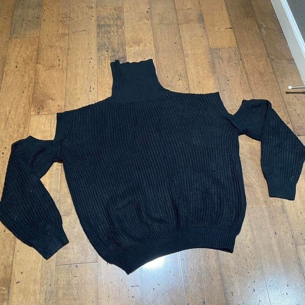 Fashion‎ Nova black off the shoulder sweater Size large